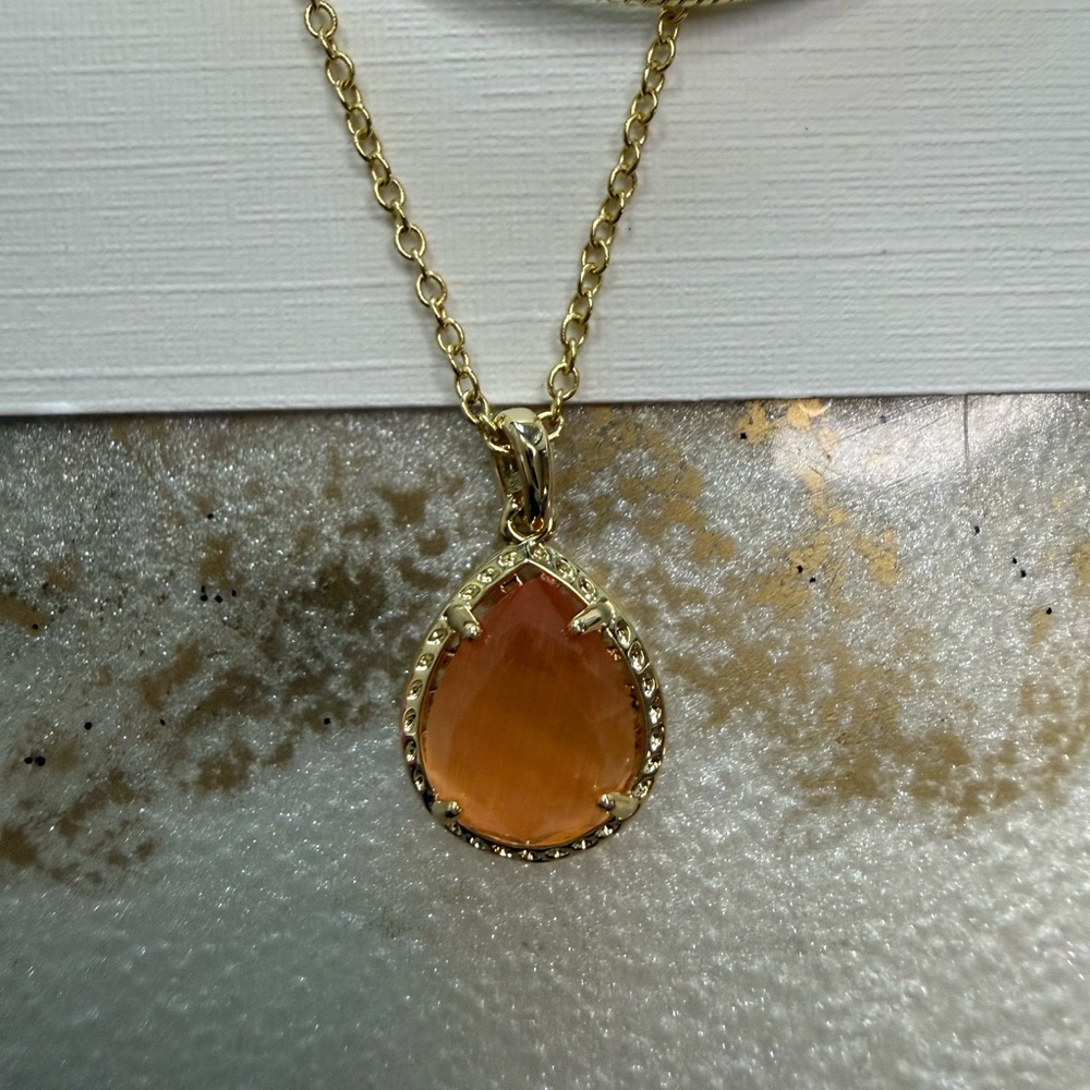 ✨ Kendra Scott Gold Layered Necklace Set – Amber Stone Pendant ✨ - Picture 3 of 3